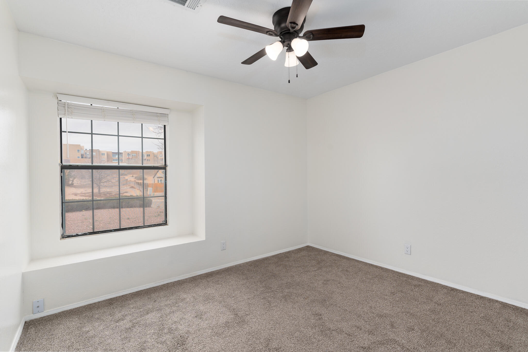 Photo 18 — 908 Riva Court NE