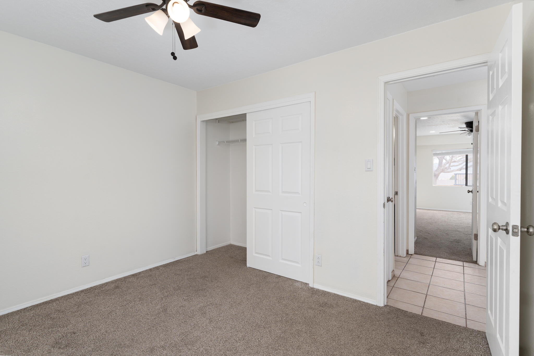 Photo 19 — 908 Riva Court NE