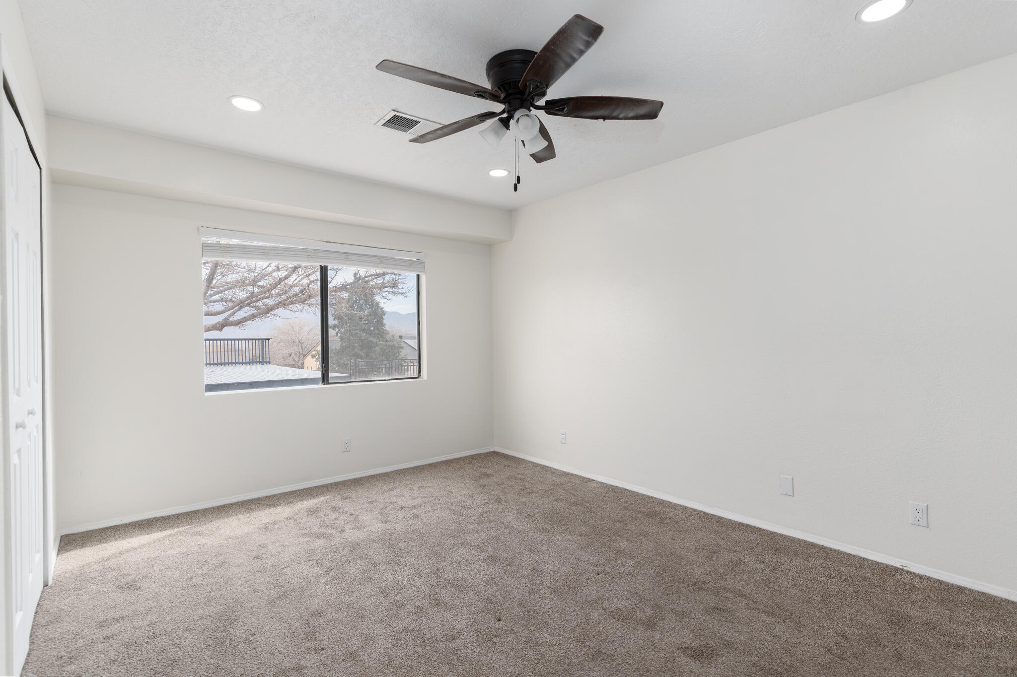 Photo 20 — 908 Riva Court NE