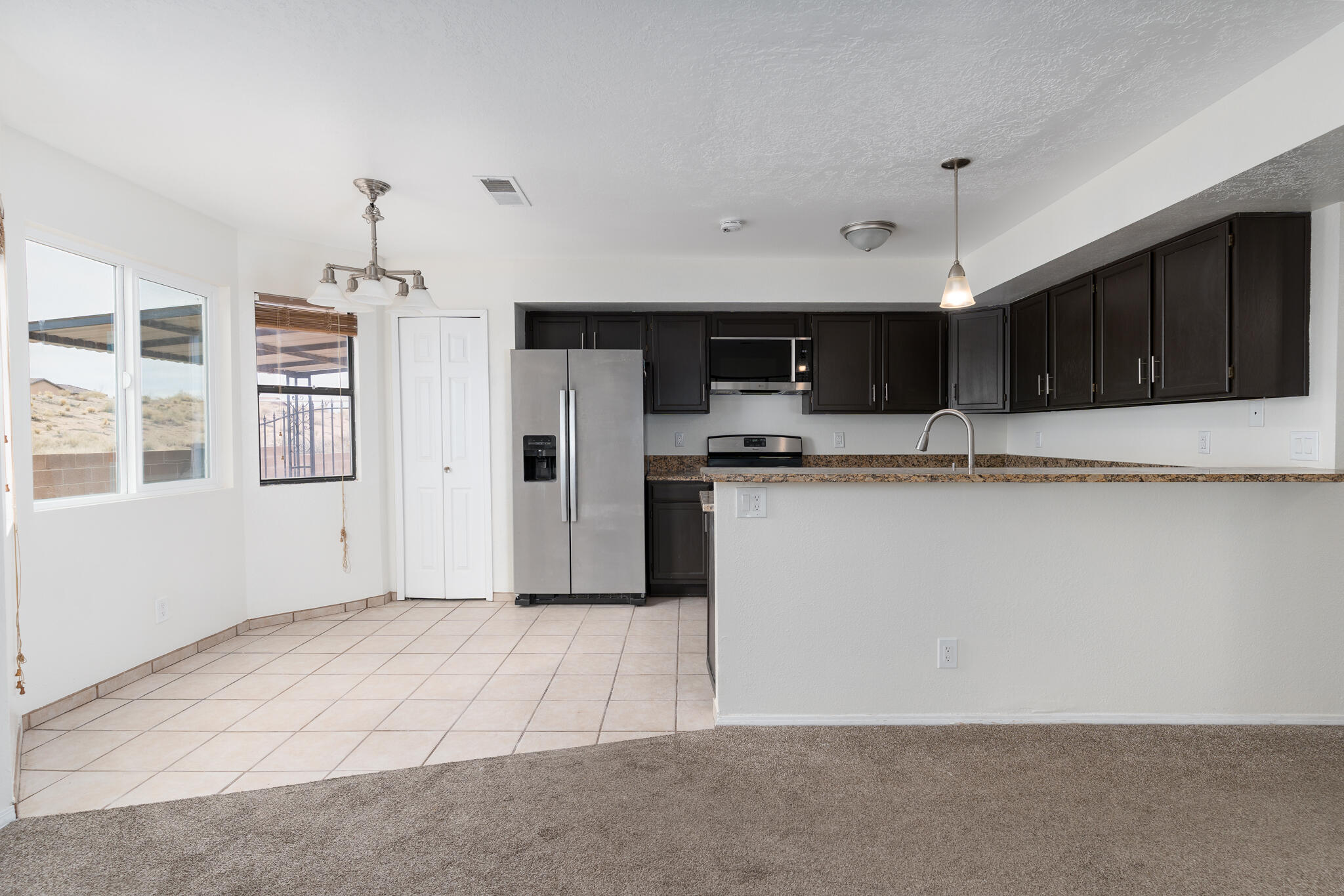 Photo 3 — 908 Riva Court NE