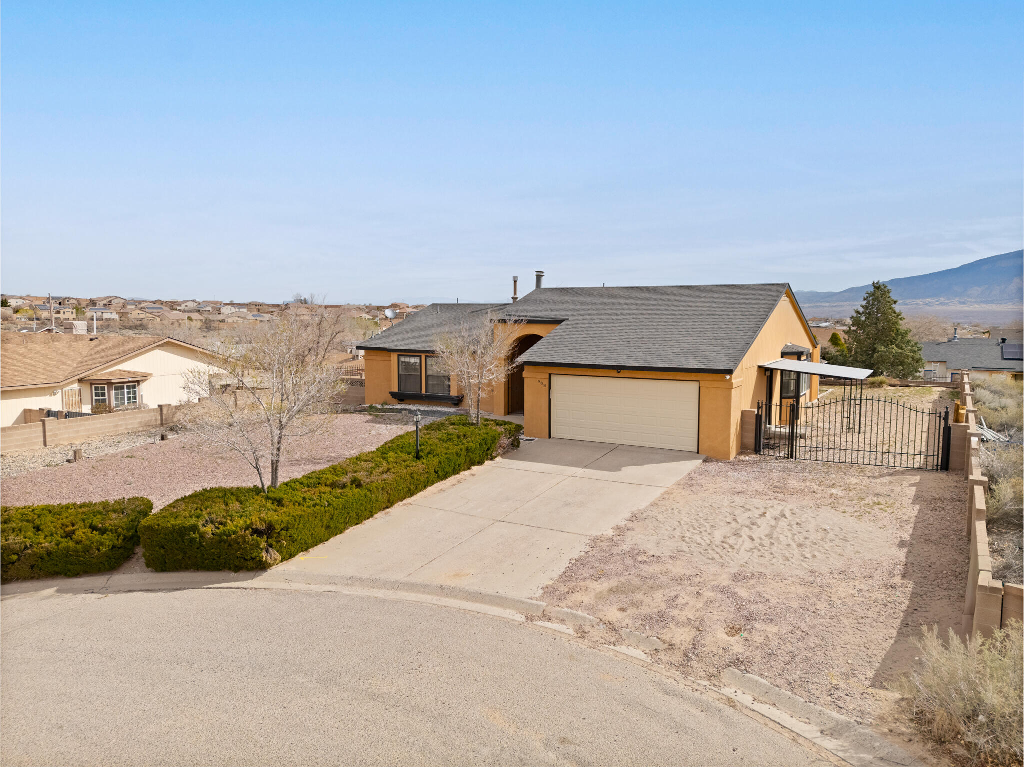 Photo 5 — 908 Riva Court NE