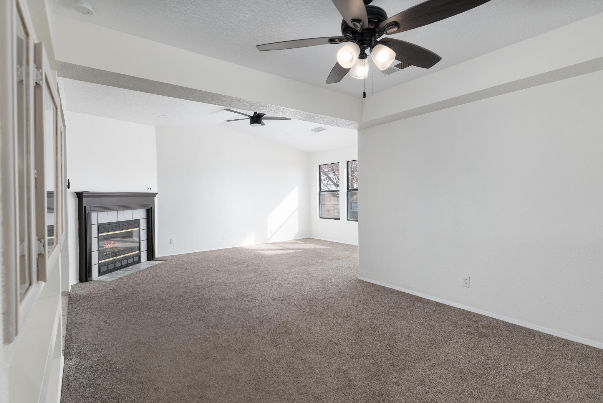 Photo 12 — 908 Riva Court NE
