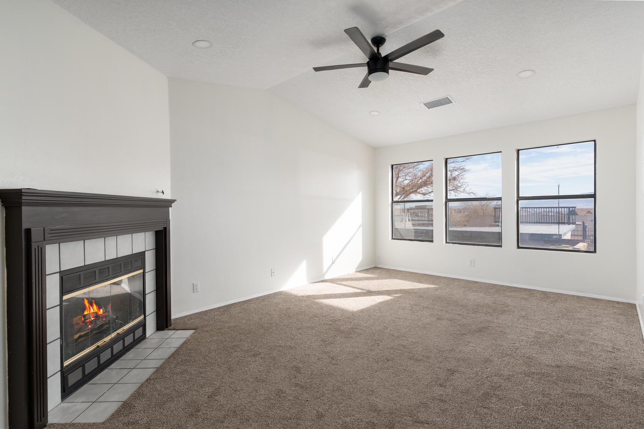 Photo 14 — 908 Riva Court NE