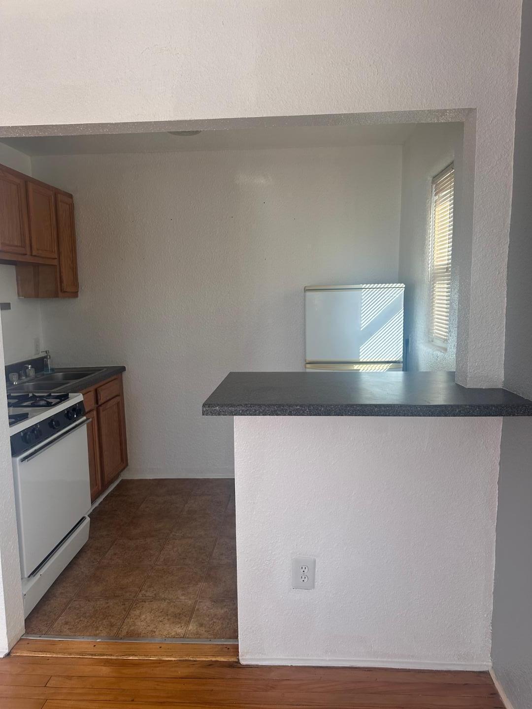 Photo 4 — 545 Cedar Street SE 9