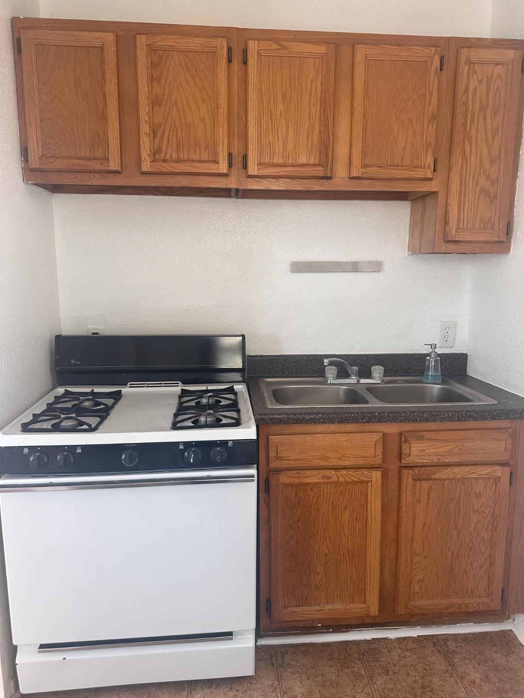 Photo 3 — 545 Cedar Street SE 9