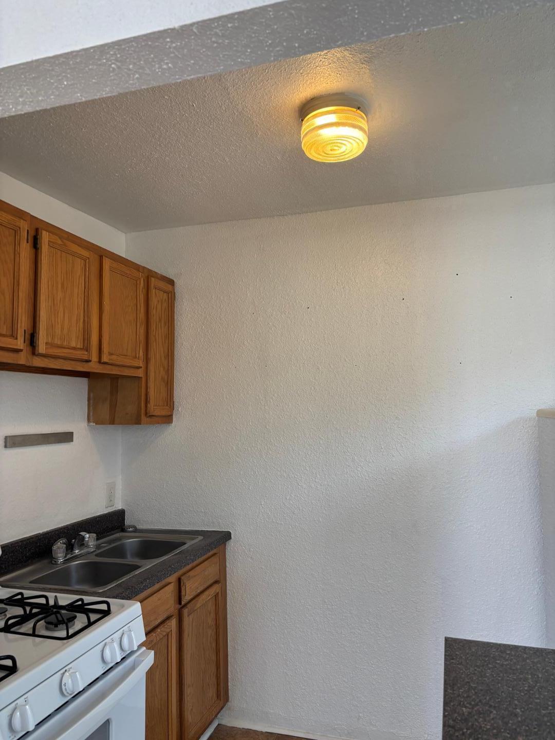 Photo 4 — 545 Cedar Street SE 10