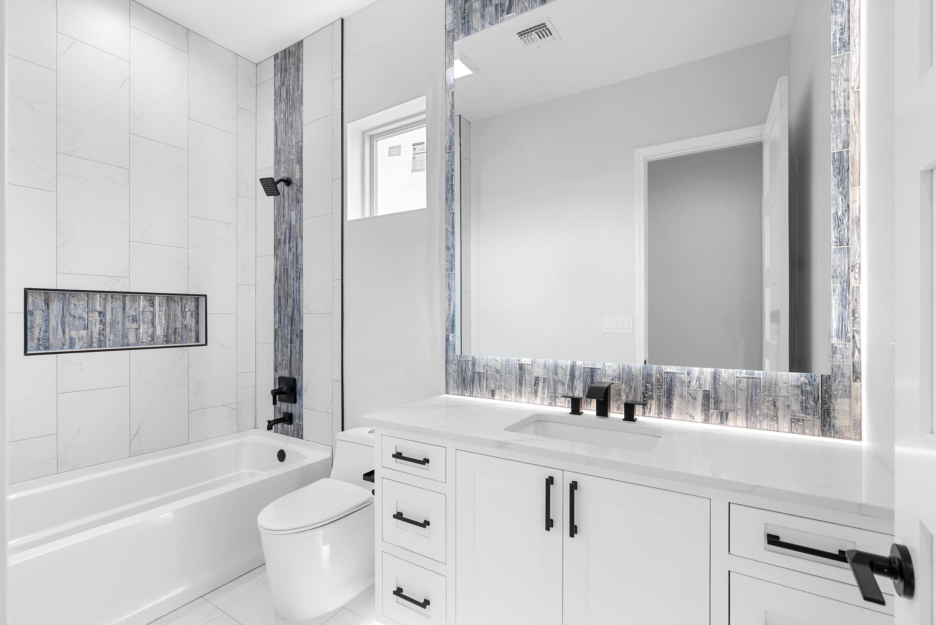Photo 6 — 512 2nd Street NE