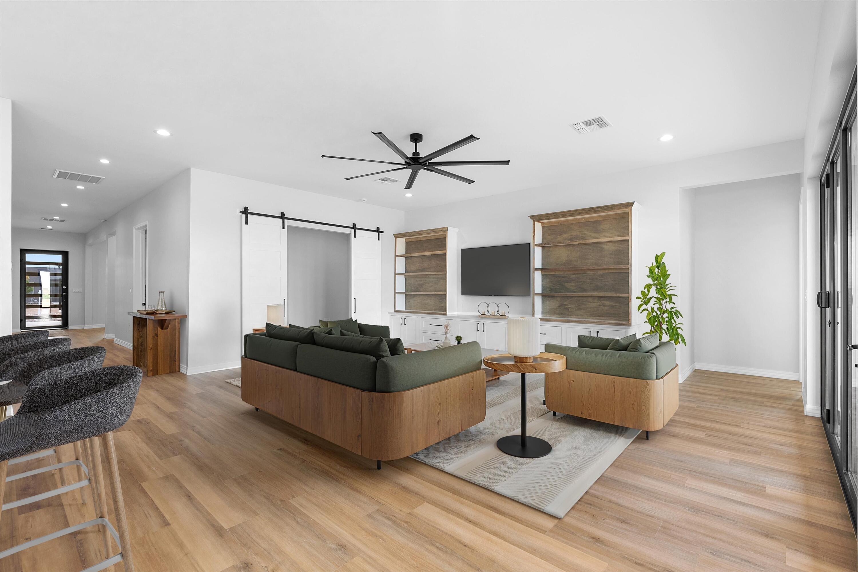 Photo 18 — 512 2nd Street NE
