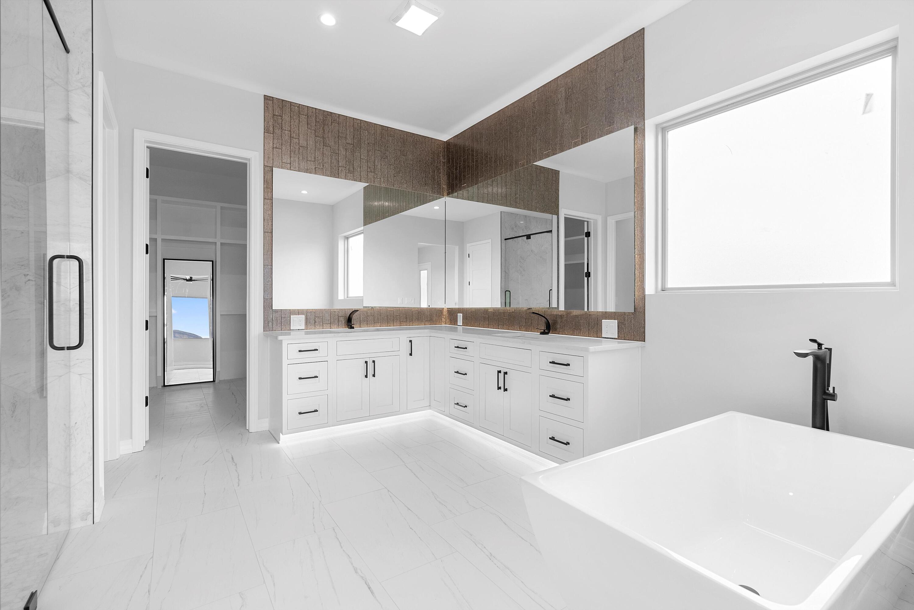 Photo 4 — 512 2nd Street NE