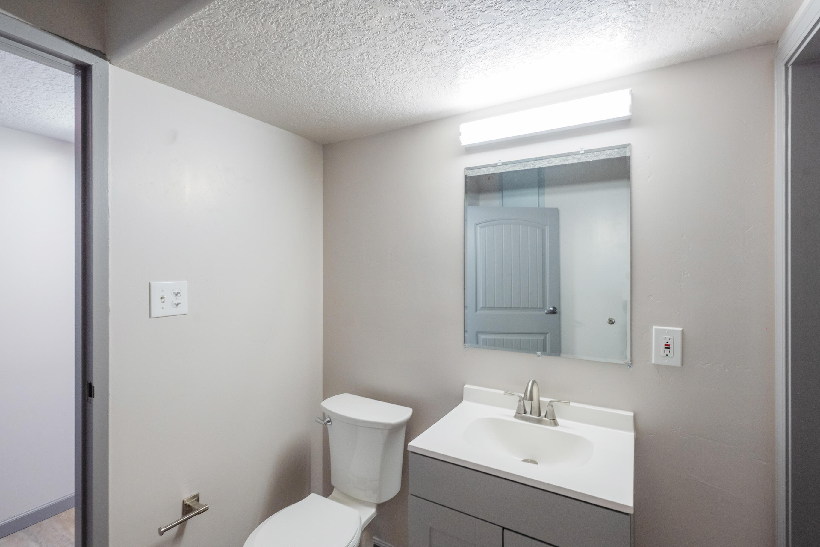Photo 3 — 851 W Castillo Avenue