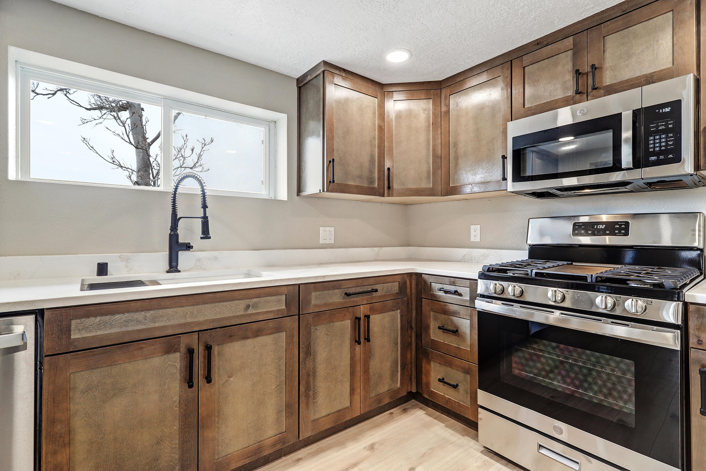 Photo 2 — 1008 Paz Del Valle Court NW