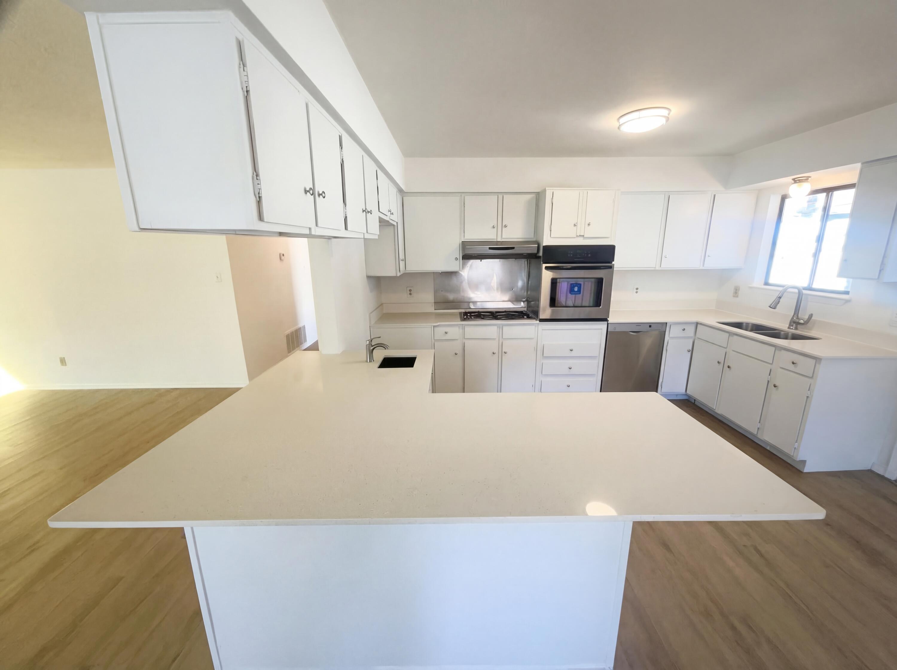 Photo 3 — 1229 Kirby Street NE