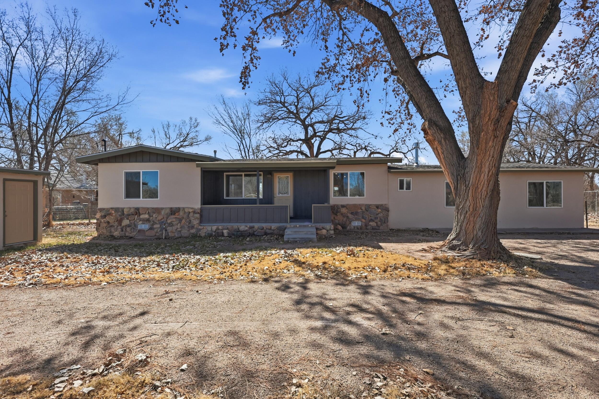 14 Calle Del Rio, Los Lunas, NM 87031