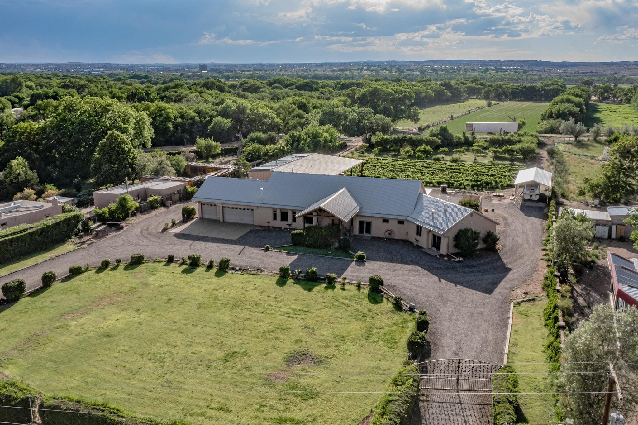 17 Llanito Road, Bernalillo, NM
