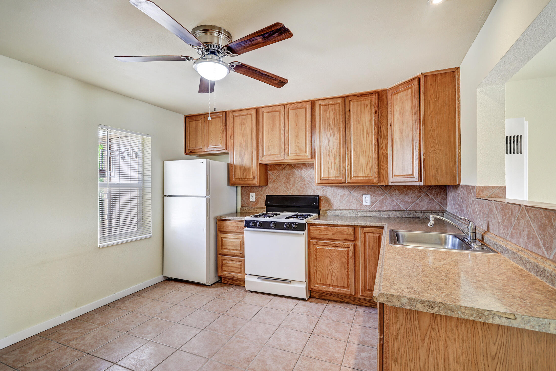 Photo 16 — 4524 5th Street NW