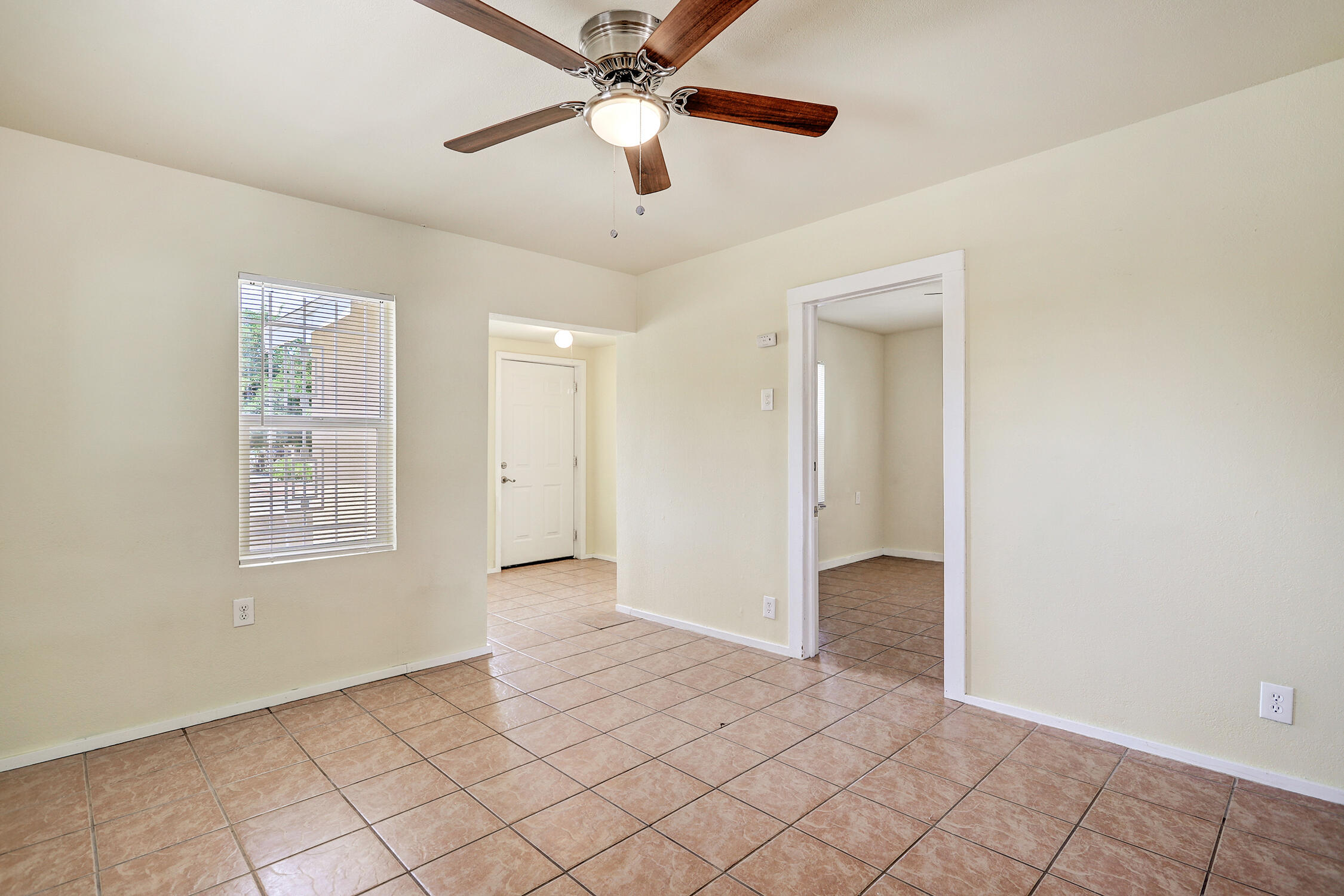 Photo 18 — 4524 5th Street NW