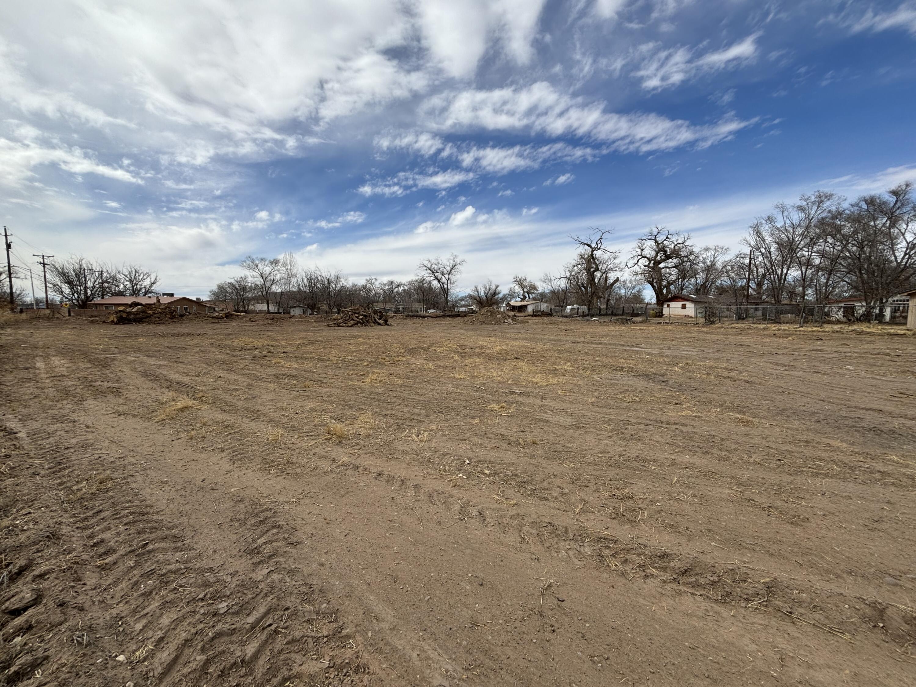 Photo 7 — 461 LOS LENTES Road SE