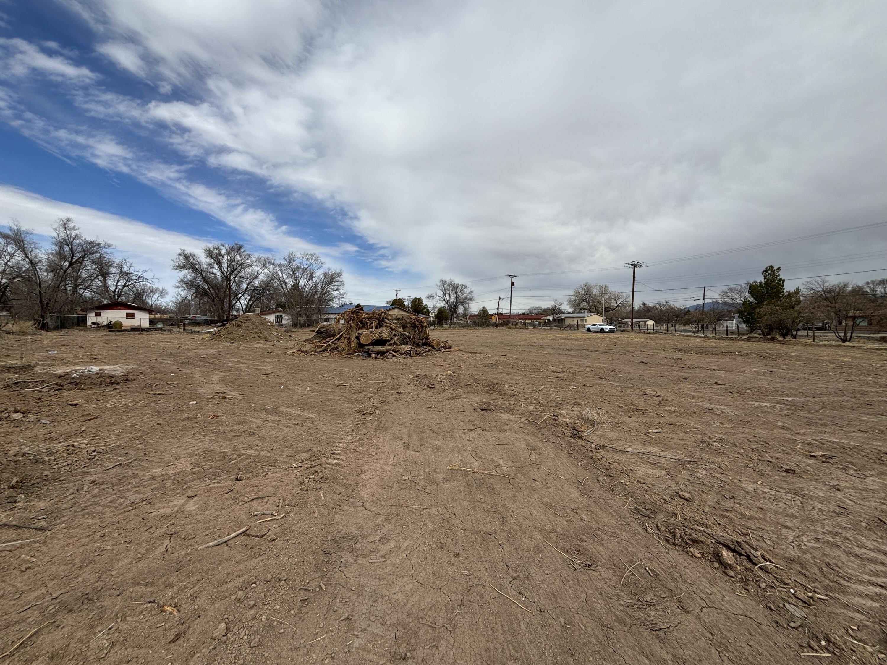 Photo 5 — 461 LOS LENTES Road SE