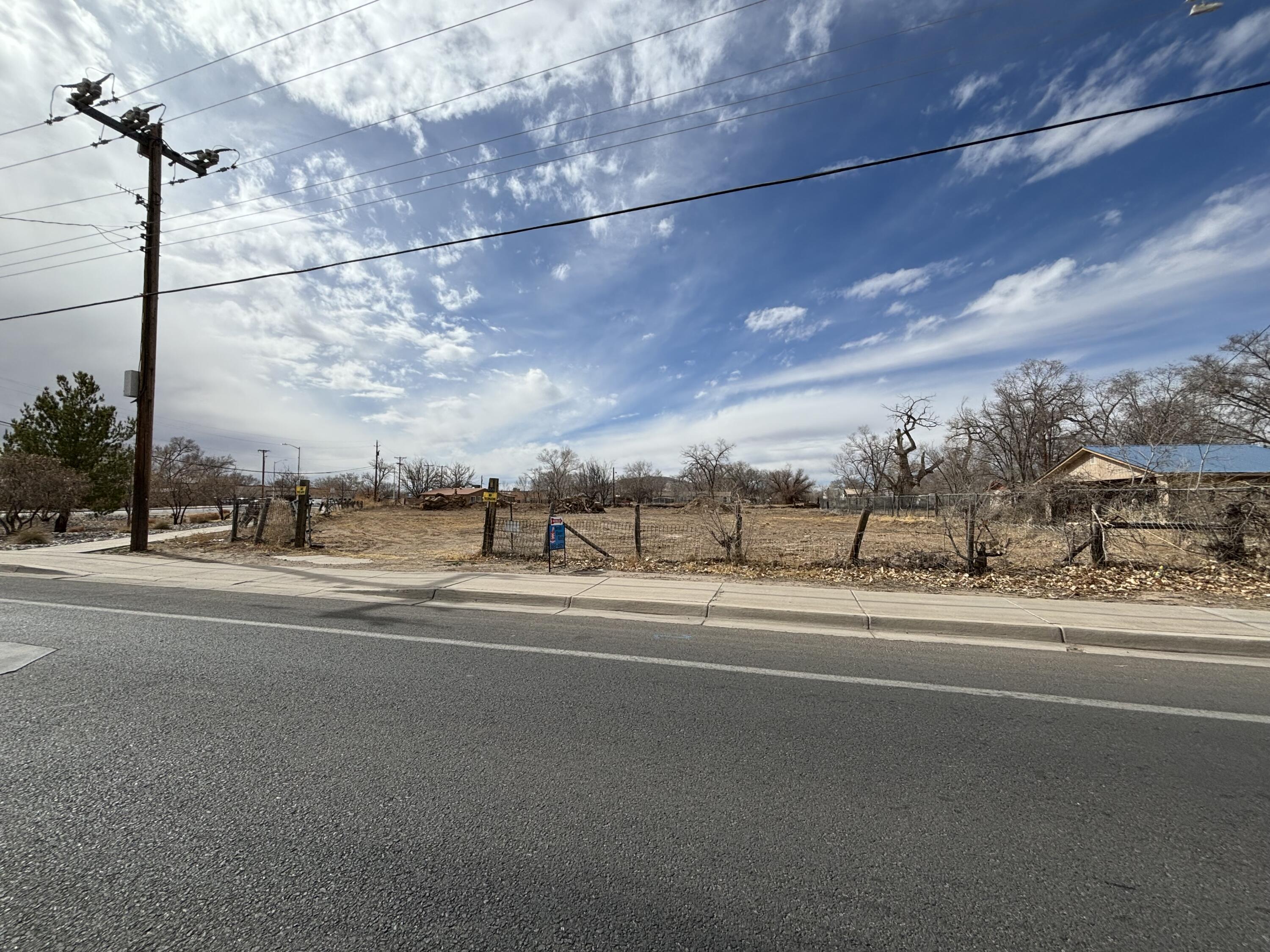 461 LOS LENTES Road SE