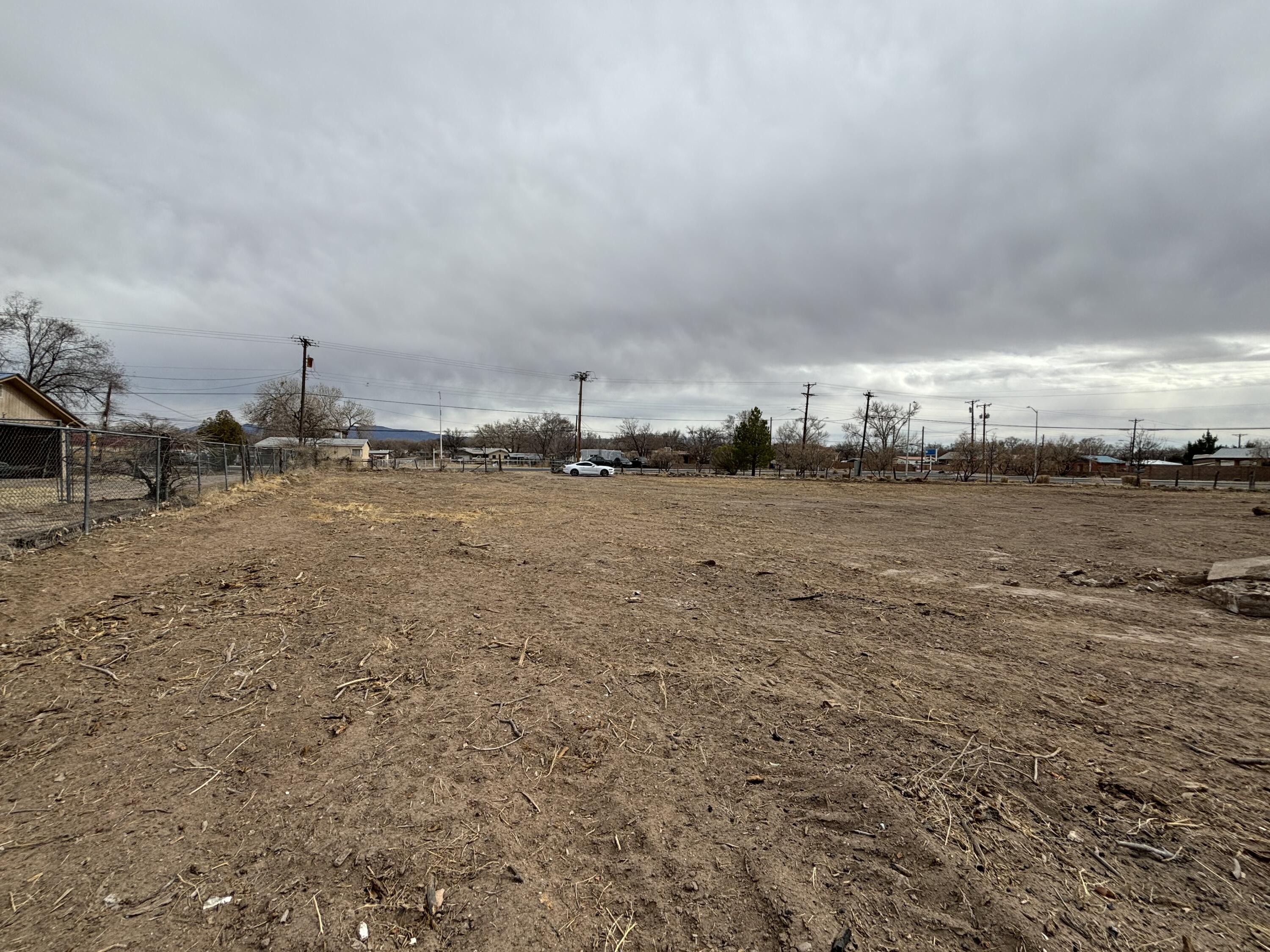 Photo 4 — 461 LOS LENTES Road SE