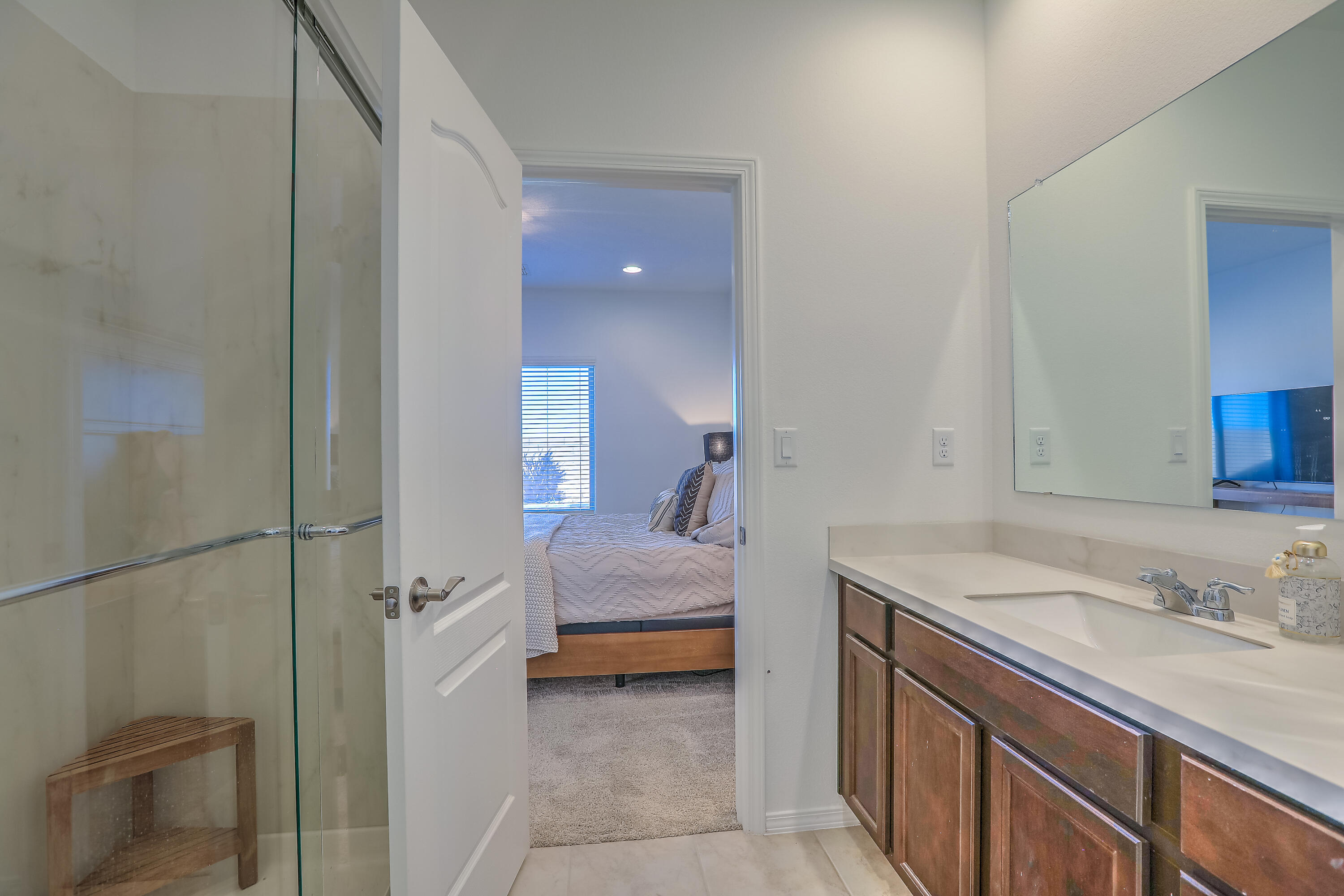 Photo 16 — 233 Spectrum Avenue SW