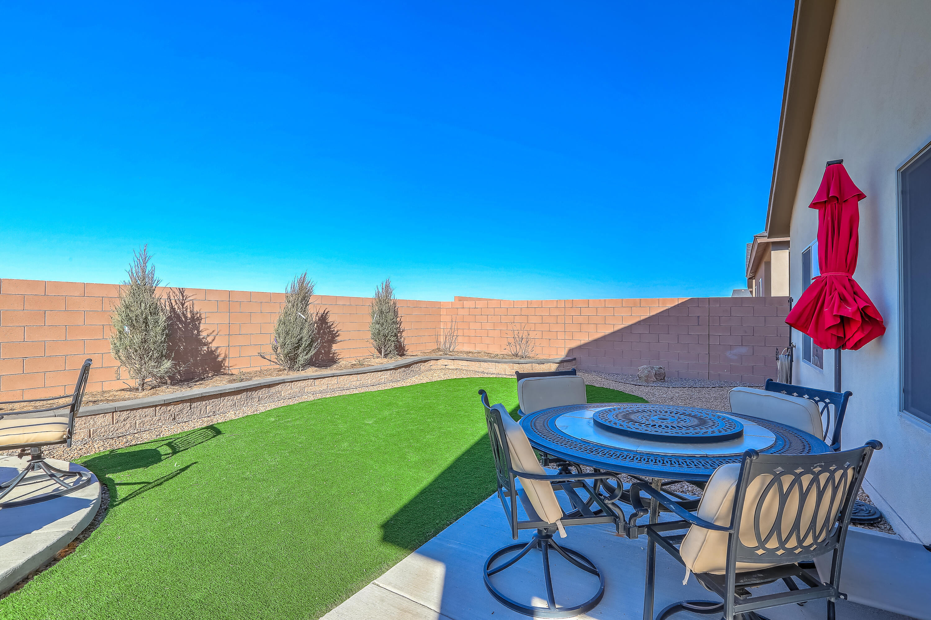 Photo 11 — 233 Spectrum Avenue SW