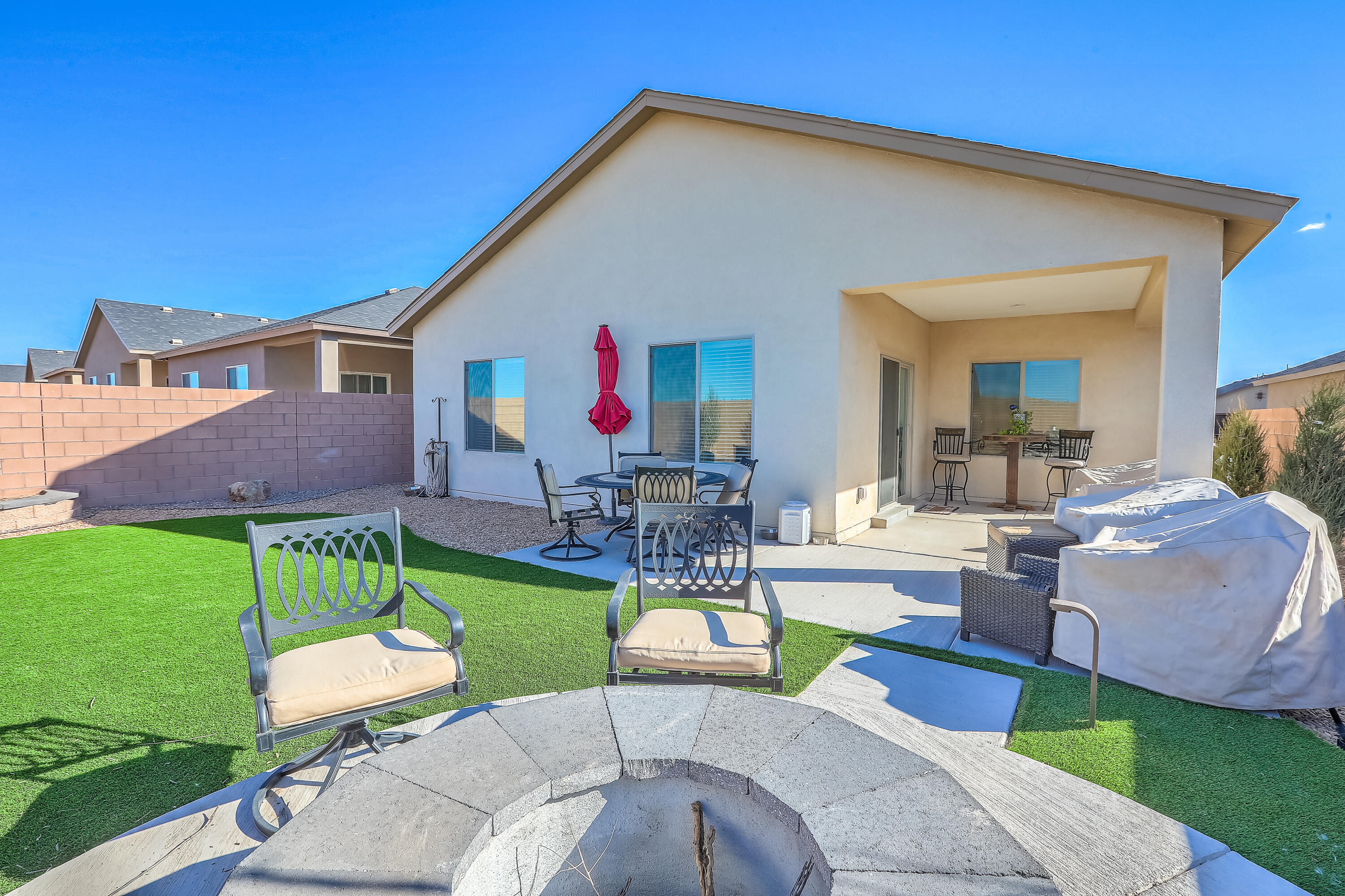 Photo 9 — 233 Spectrum Avenue SW