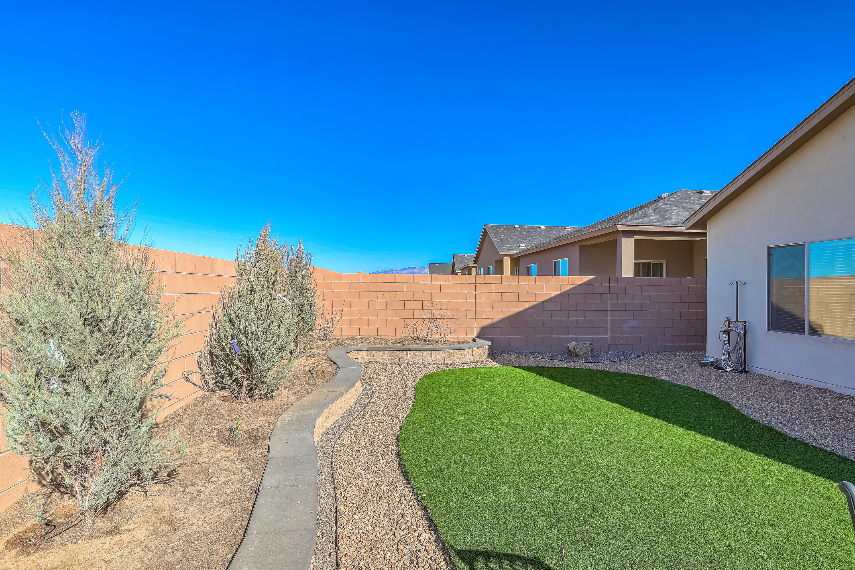 Photo 8 — 233 Spectrum Avenue SW
