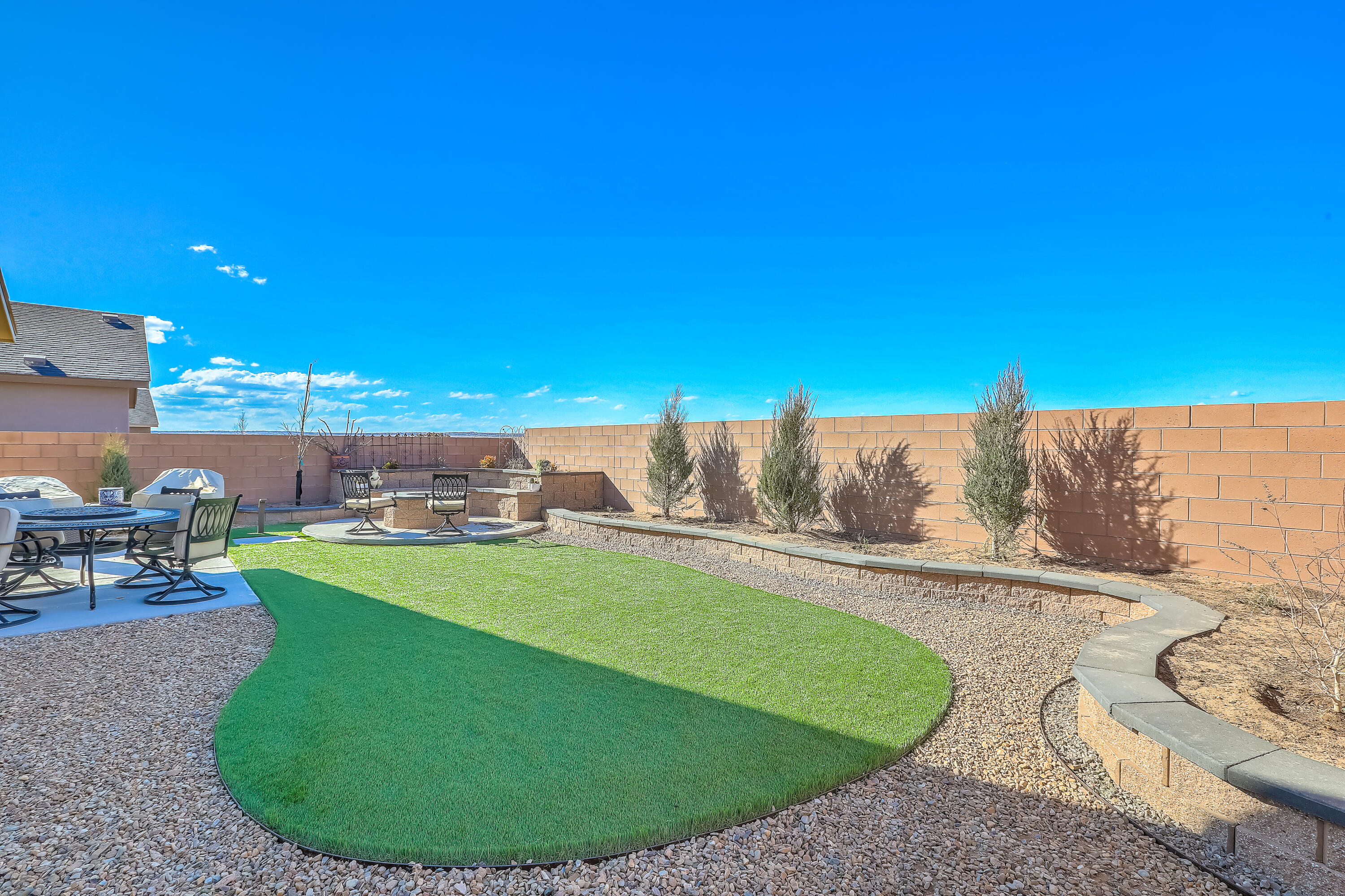 Photo 7 — 233 Spectrum Avenue SW