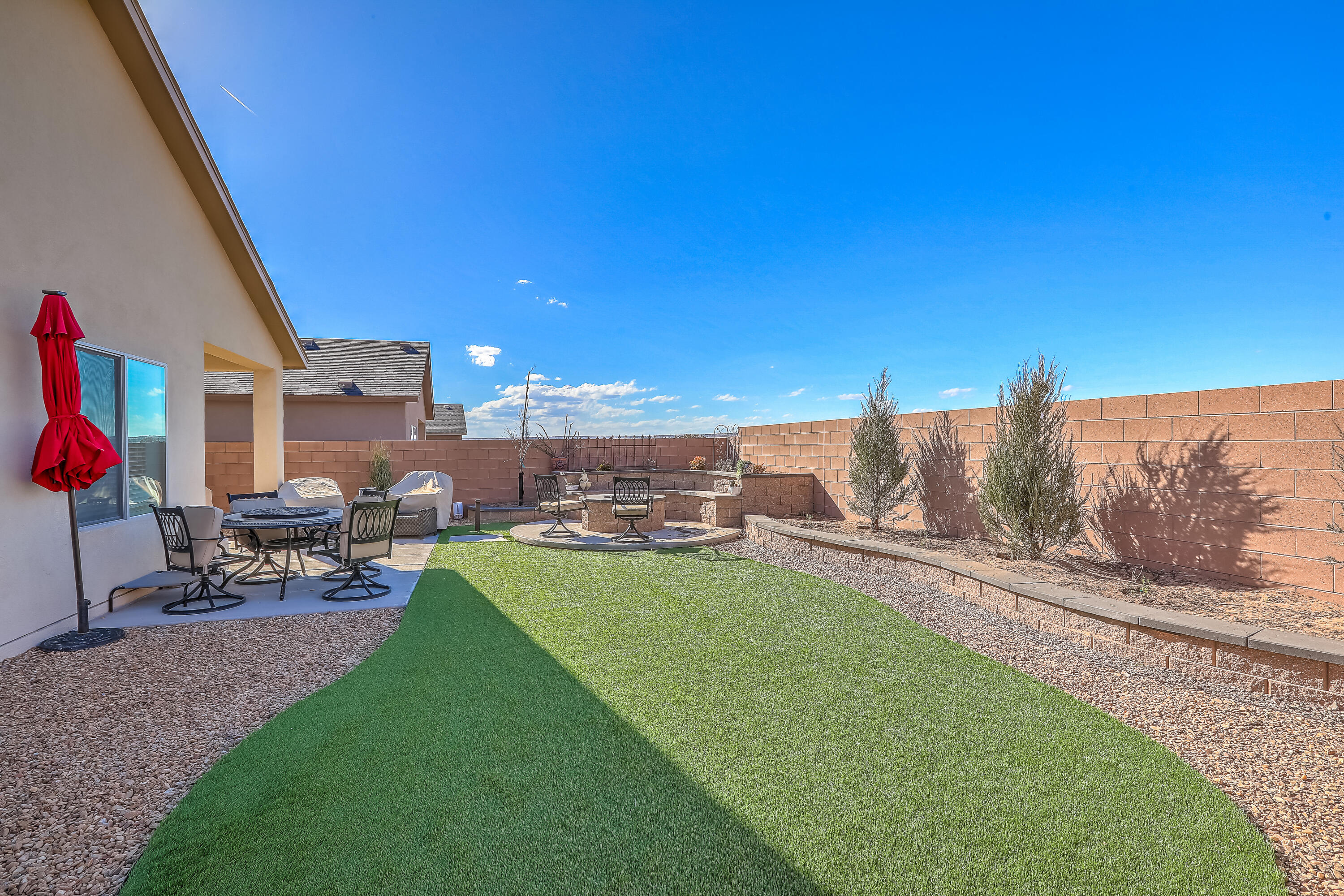 Photo 6 — 233 Spectrum Avenue SW