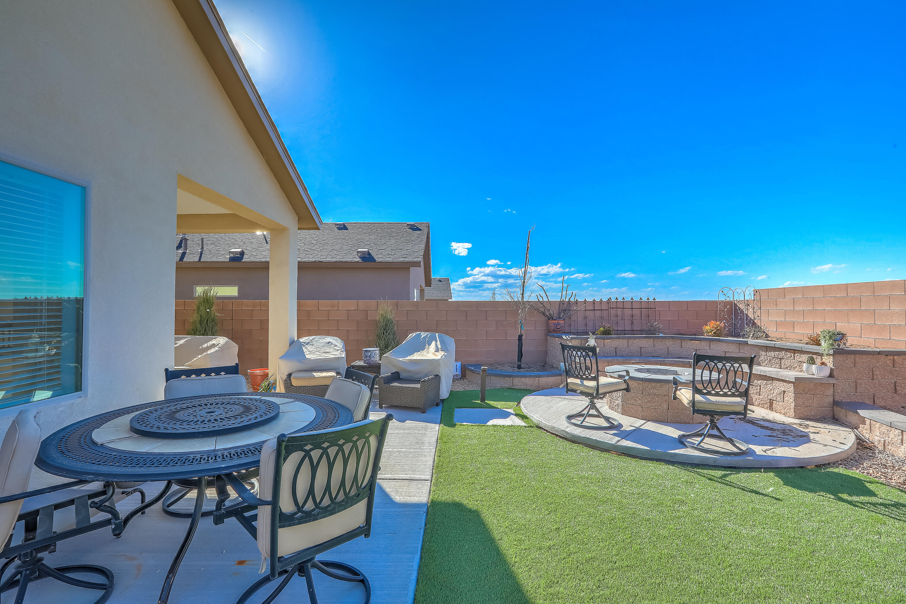 Photo 5 — 233 Spectrum Avenue SW
