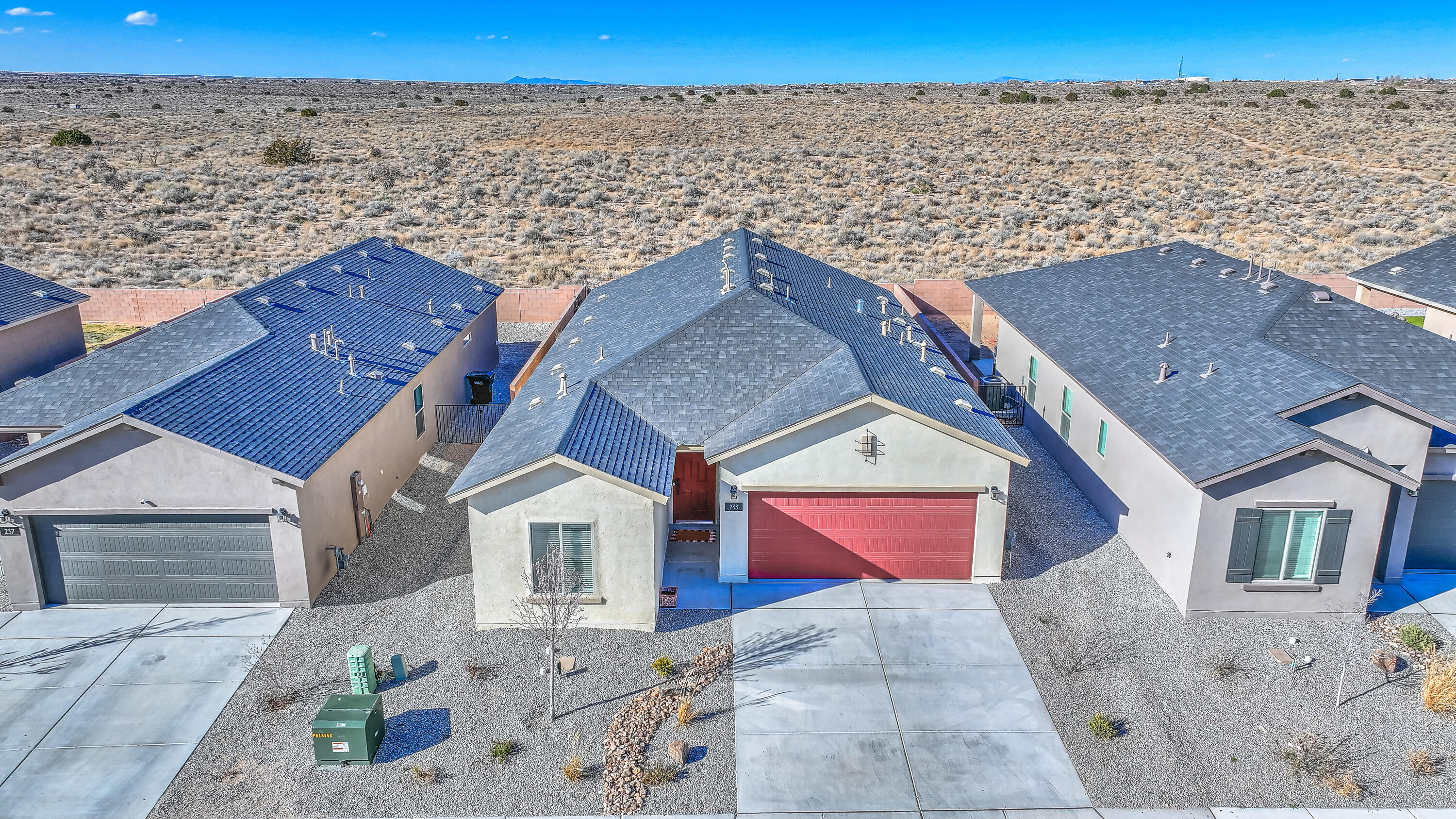 Photo 4 — 233 Spectrum Avenue SW