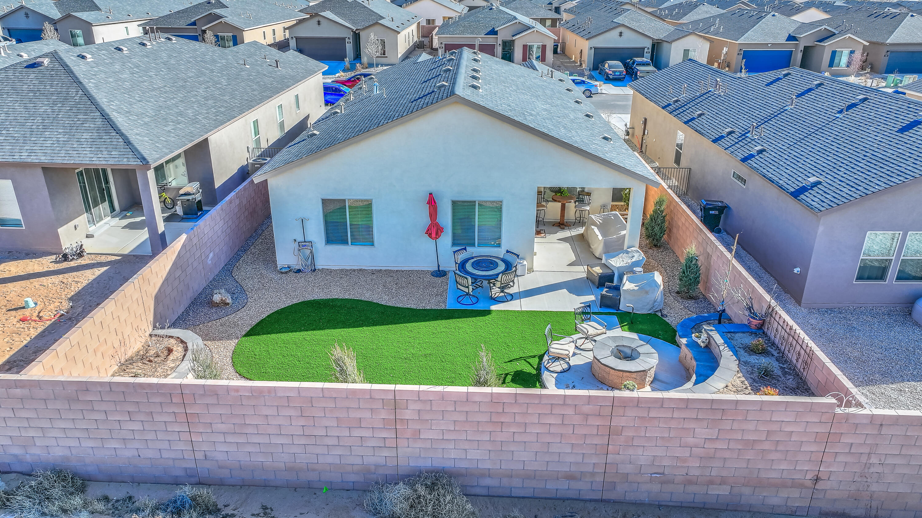 Photo 2 — 233 Spectrum Avenue SW