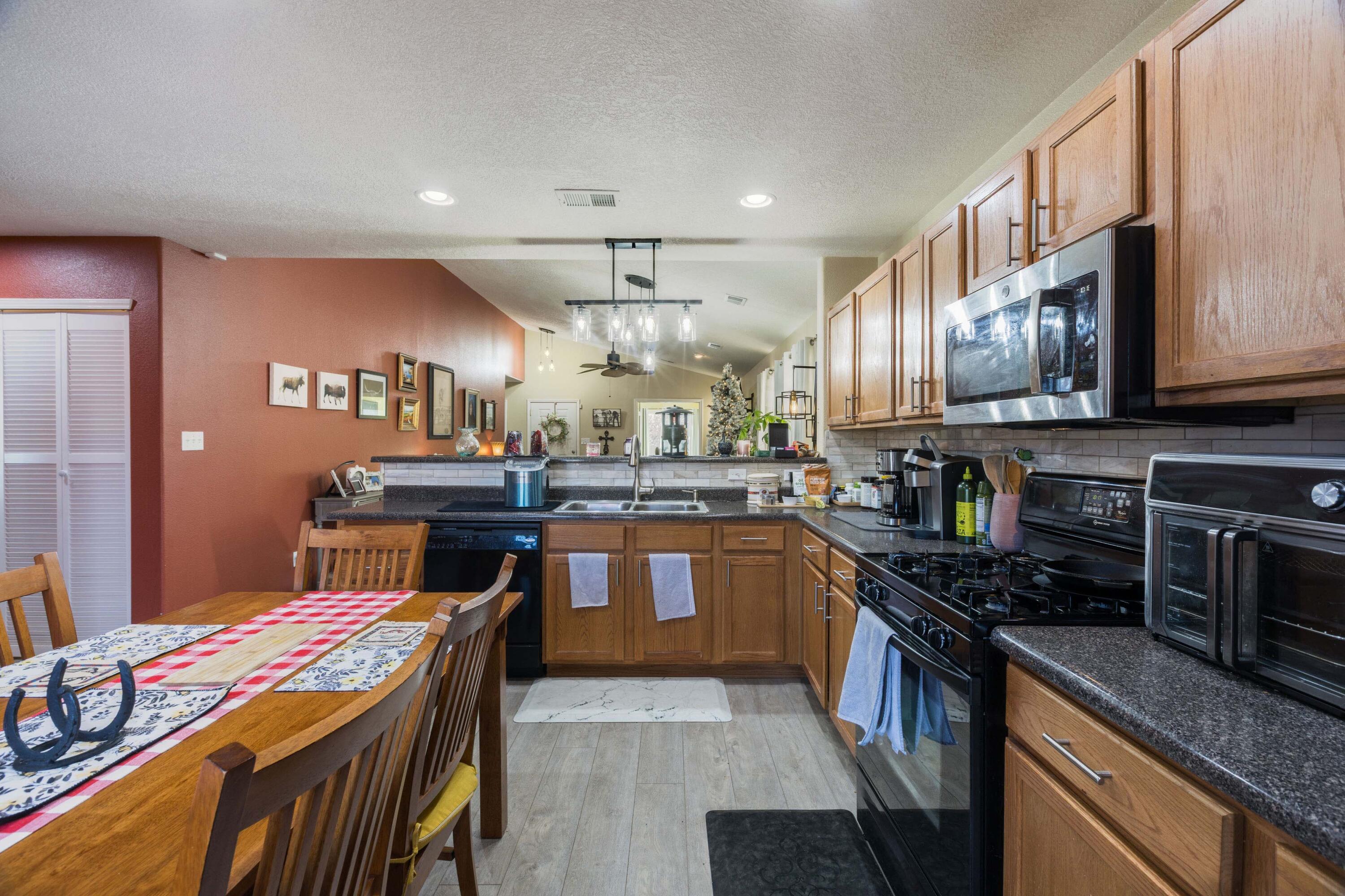 Photo 15 — 1821 Gallinas Road NE