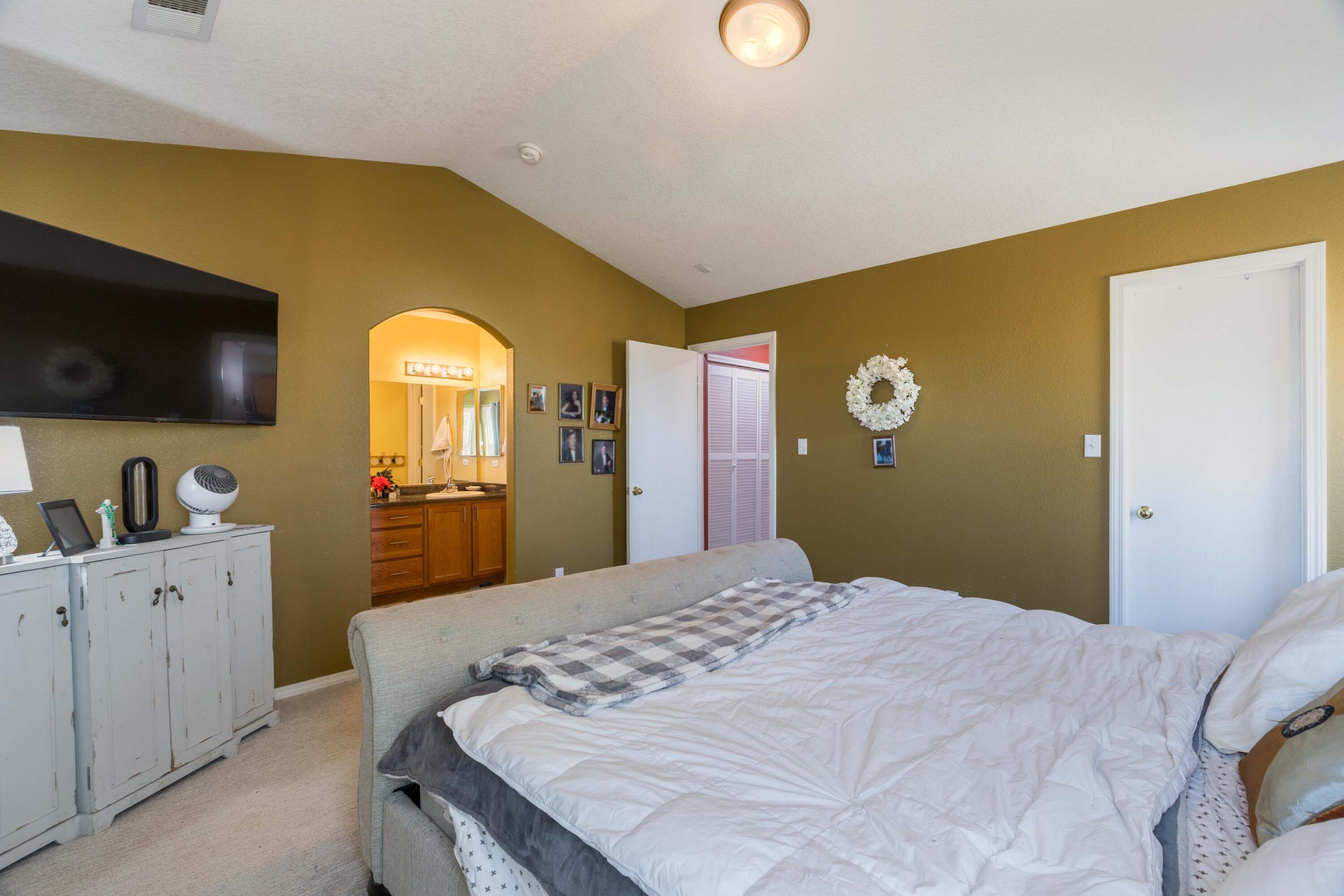 Photo 13 — 1821 Gallinas Road NE