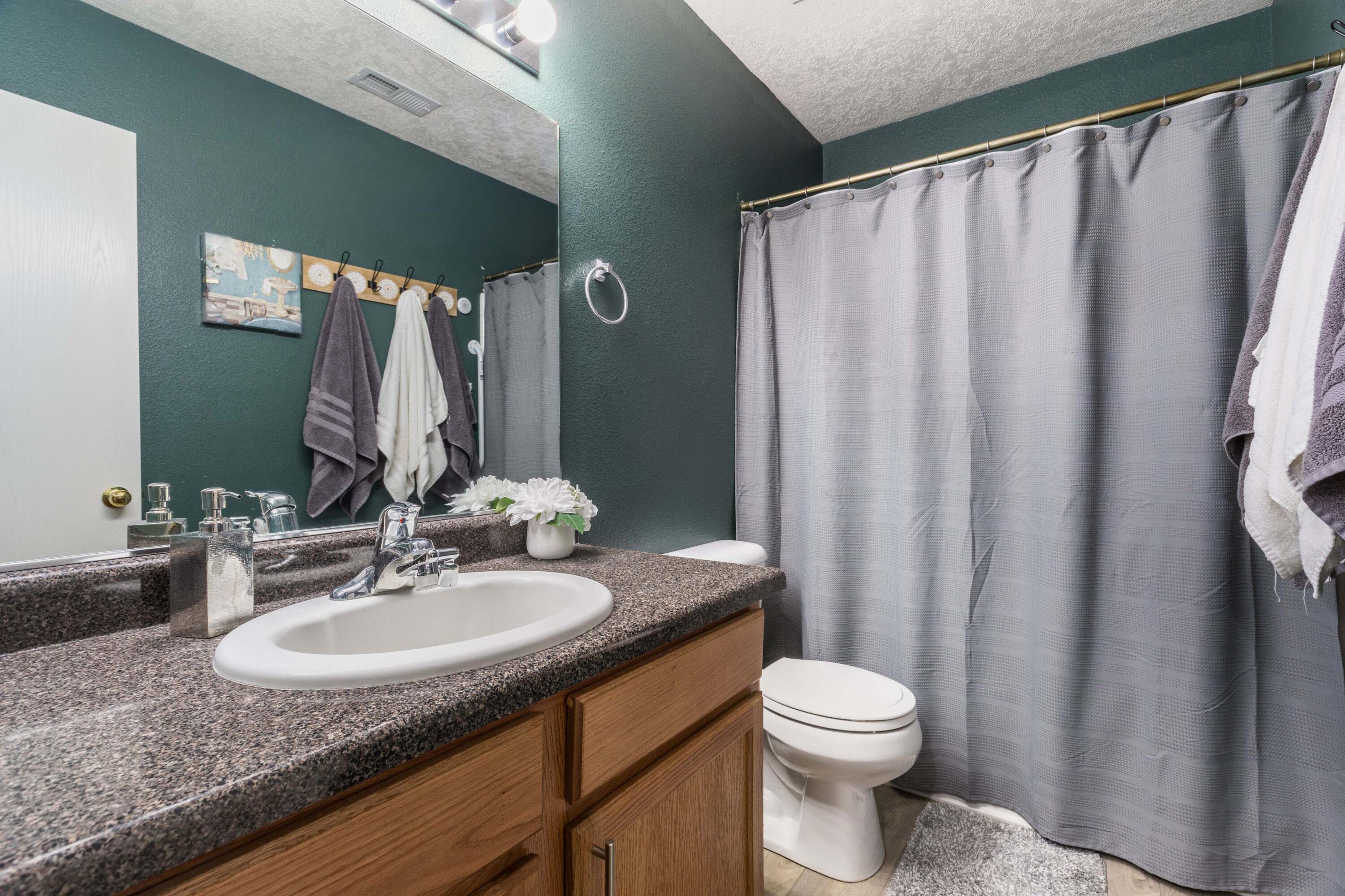 Photo 9 — 1821 Gallinas Road NE