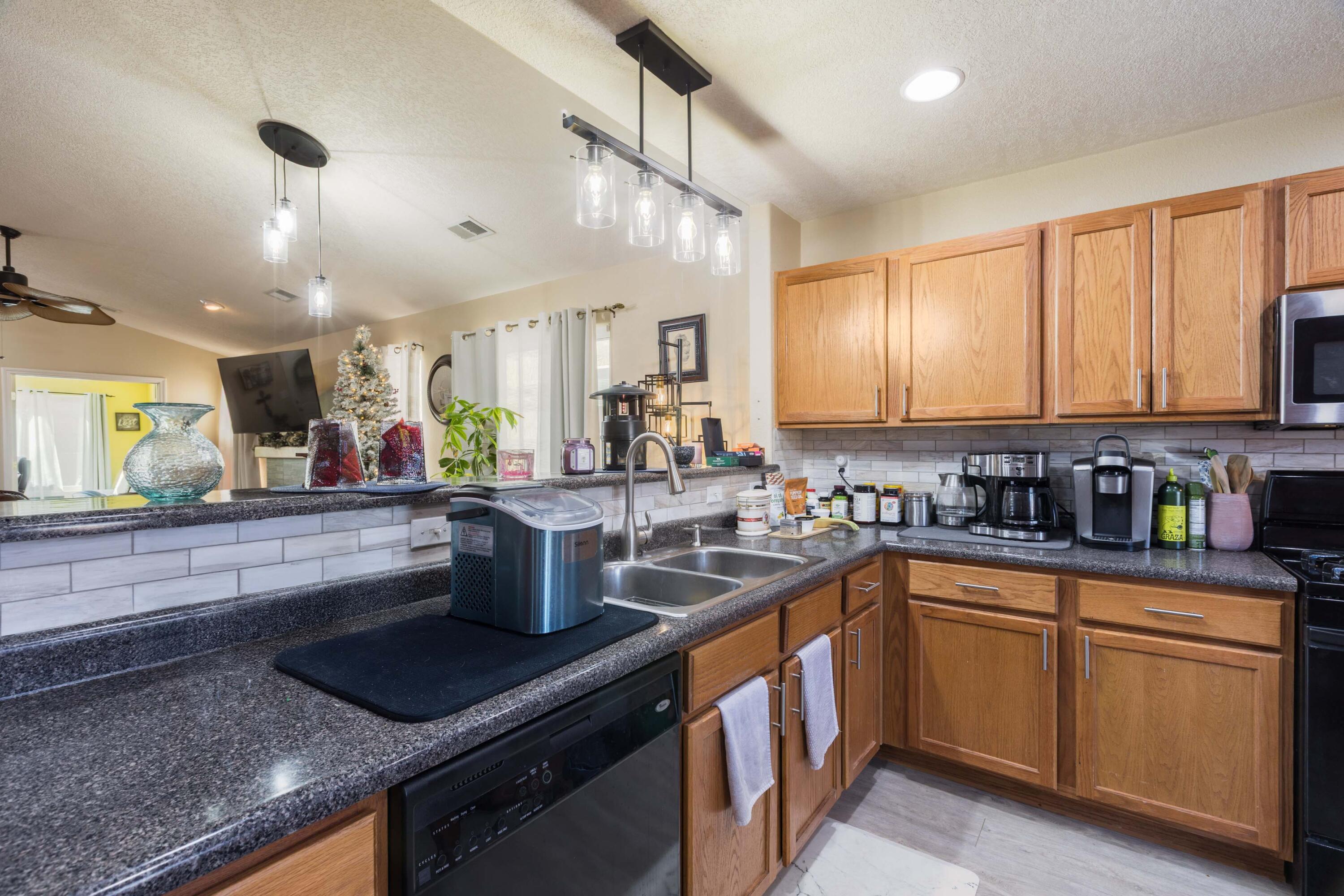 Photo 17 — 1821 Gallinas Road NE