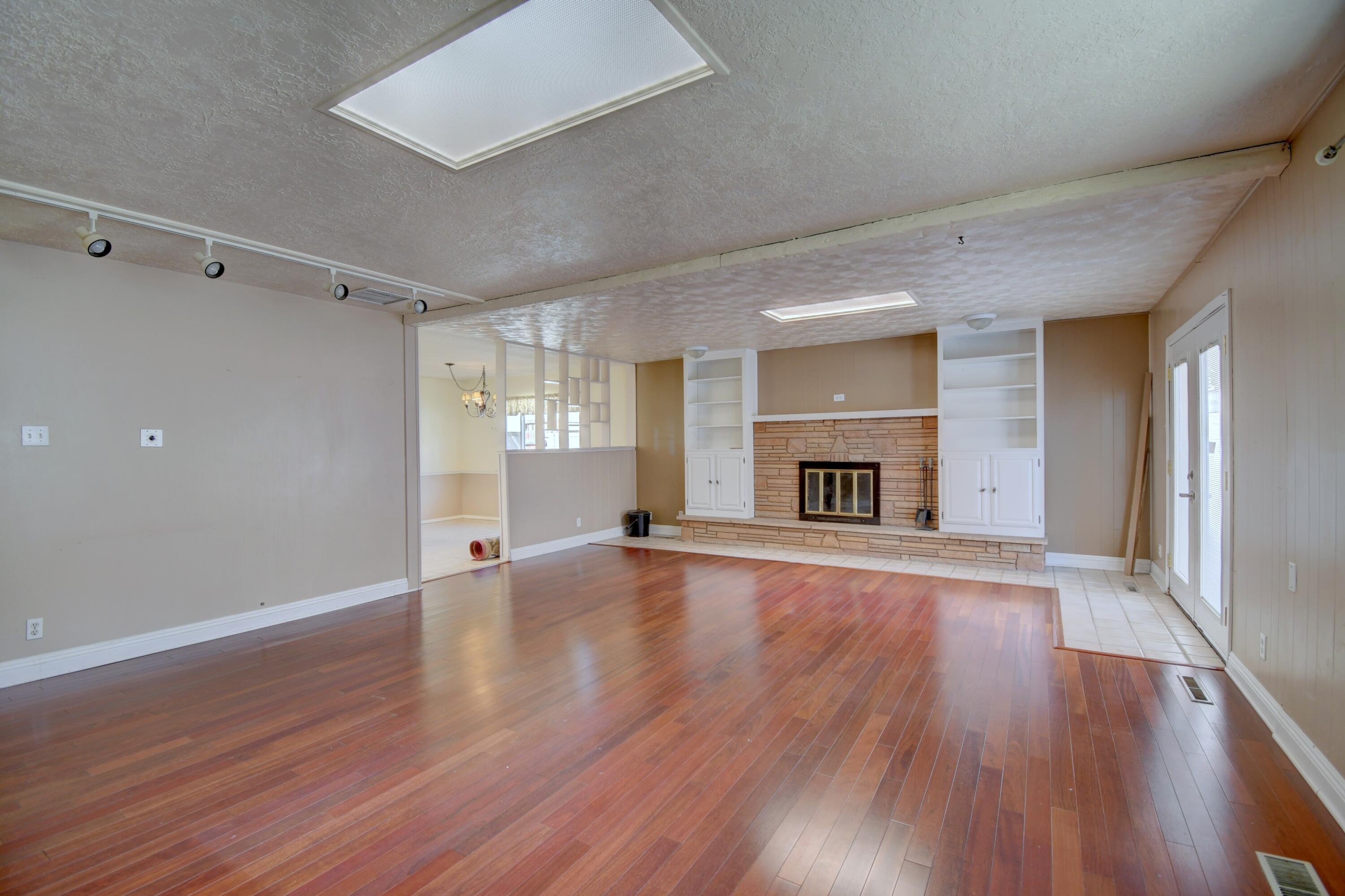 Photo 19 — 3804 Denise Court NE