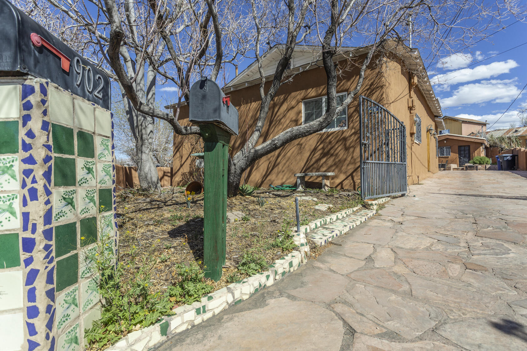Photo 2 — 902 Edith Boulevard NE