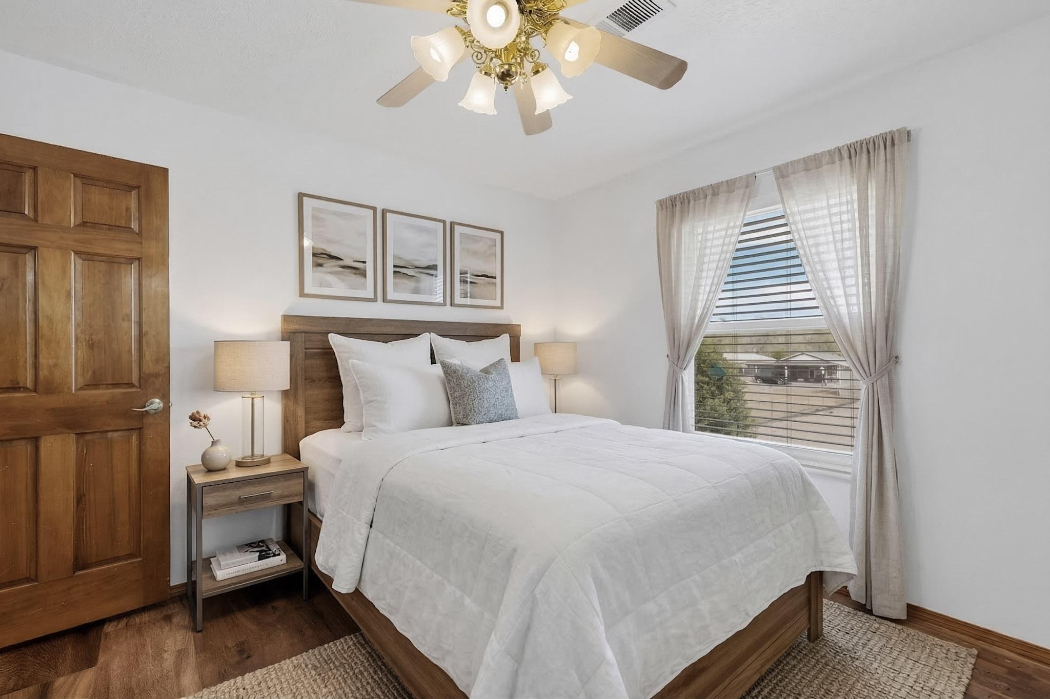 Photo 19 — 7129 Isleta Boulevard SW