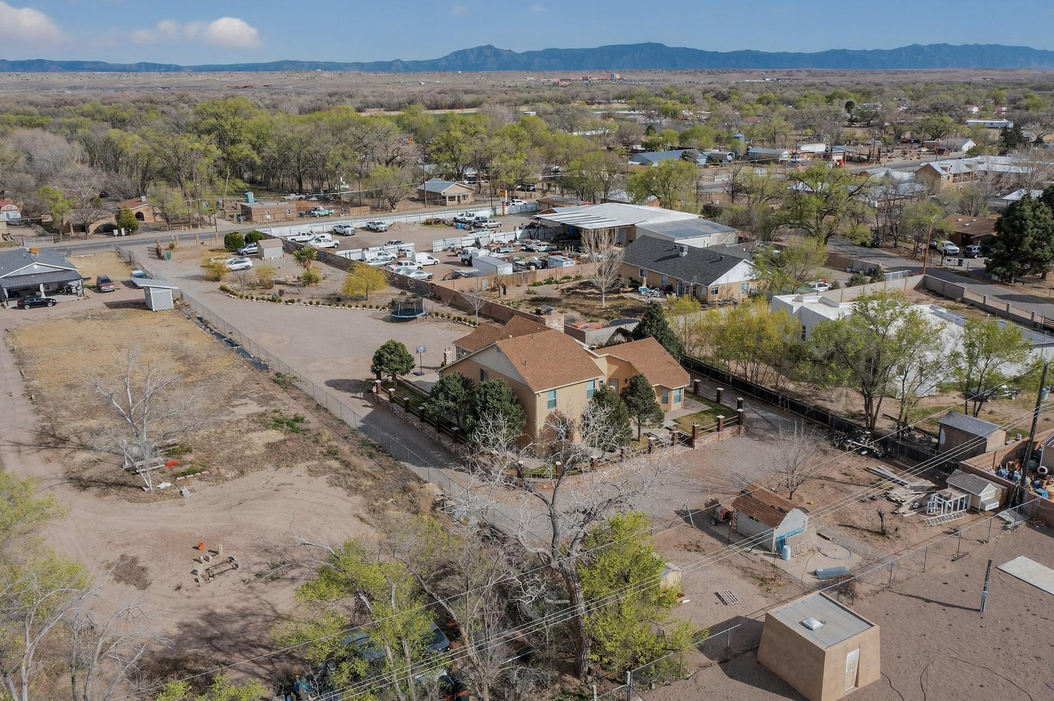 Photo 17 — 7129 Isleta Boulevard SW