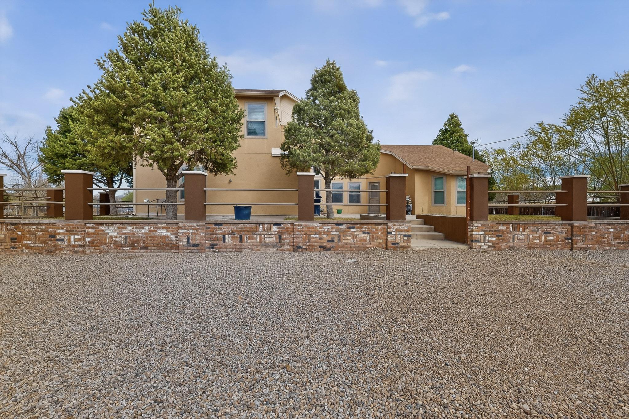 Photo 16 — 7129 Isleta Boulevard SW