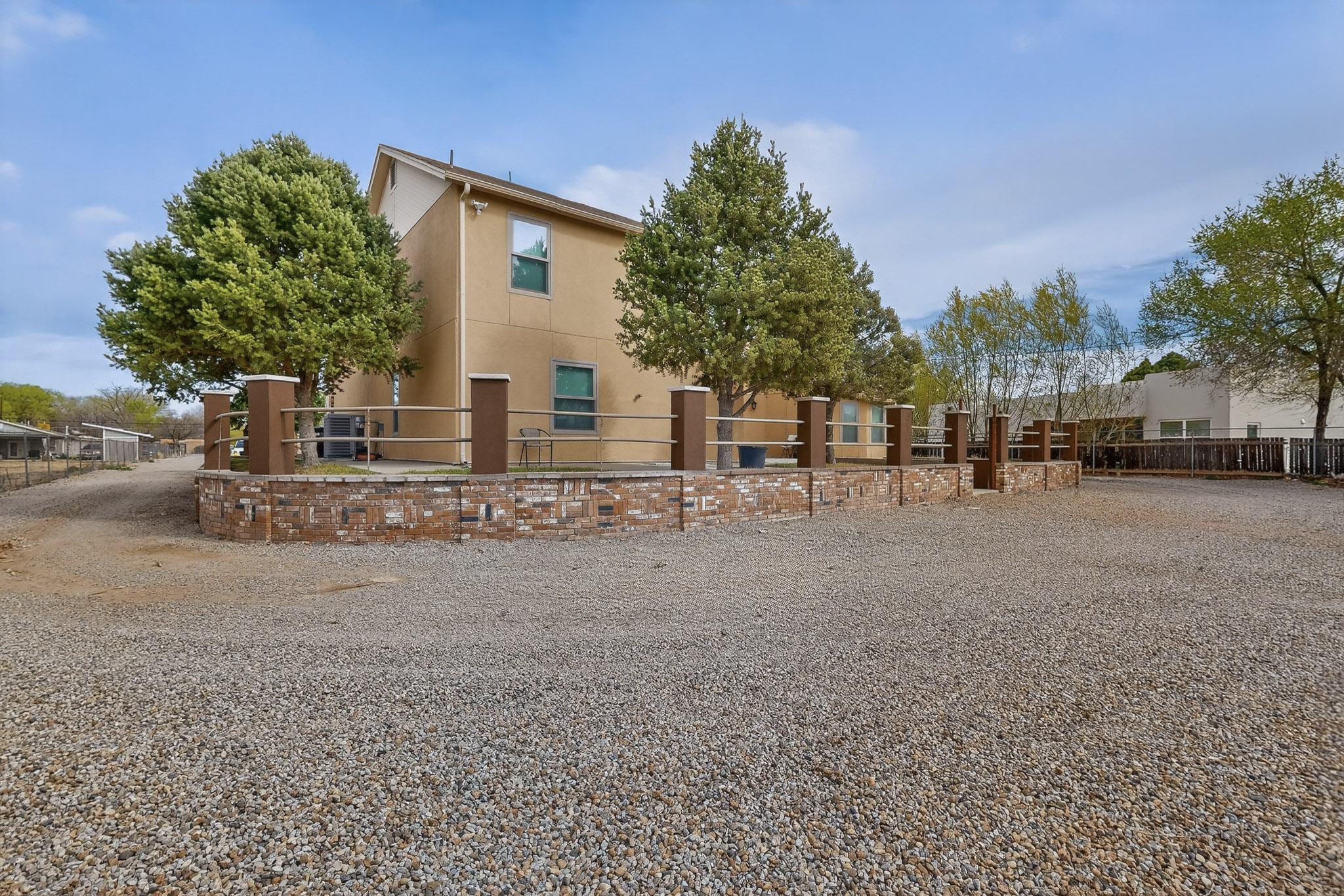 Photo 15 — 7129 Isleta Boulevard SW