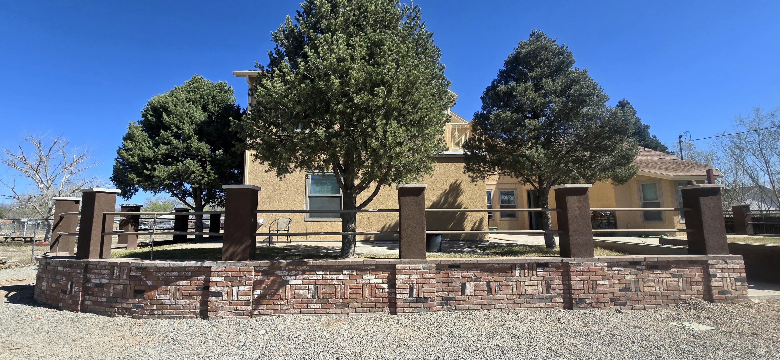 Photo 14 — 7129 Isleta Boulevard SW