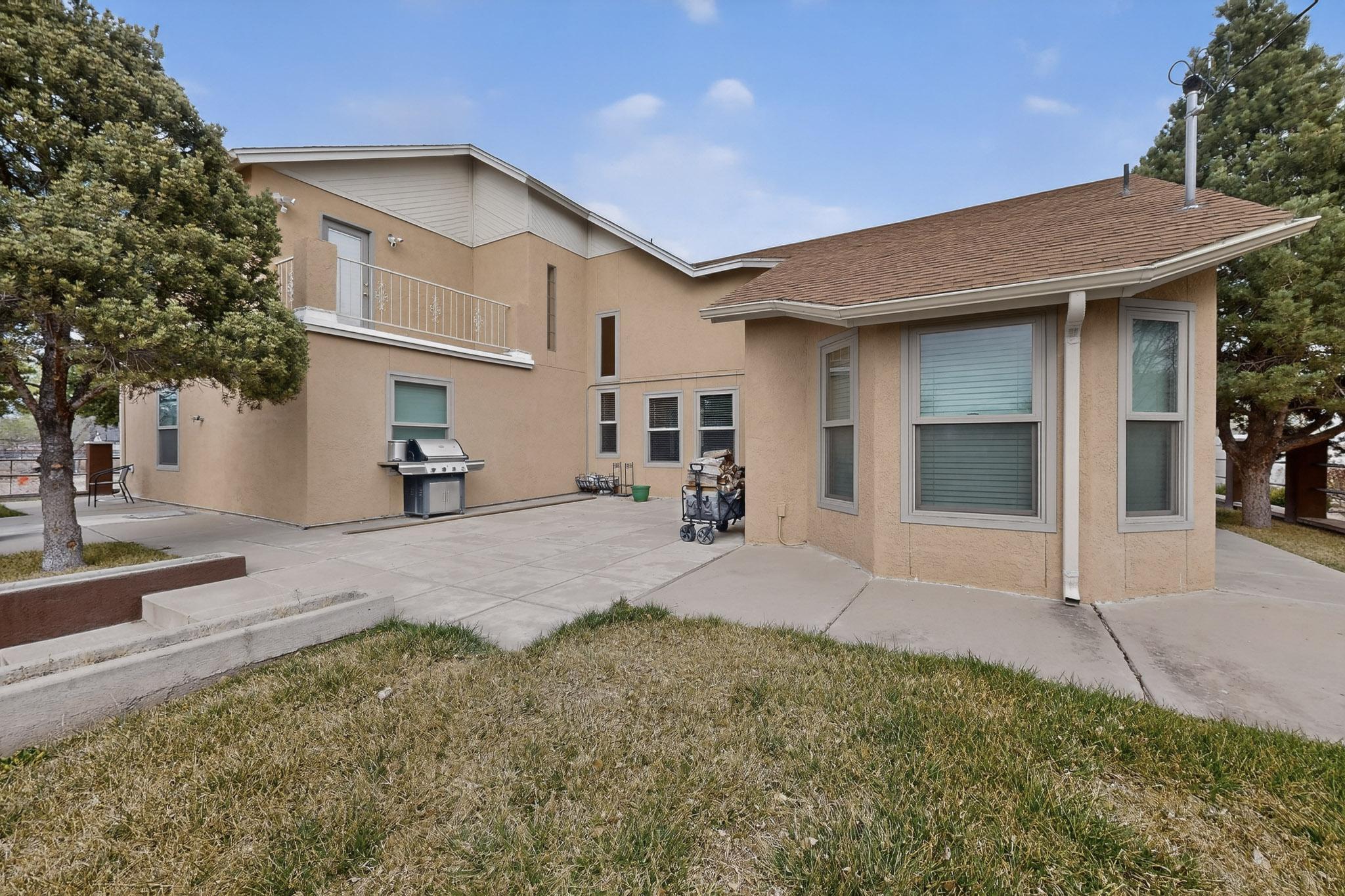 Photo 13 — 7129 Isleta Boulevard SW