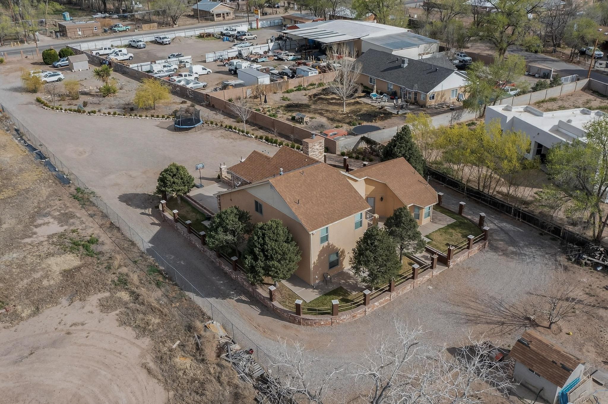 Photo 10 — 7129 Isleta Boulevard SW