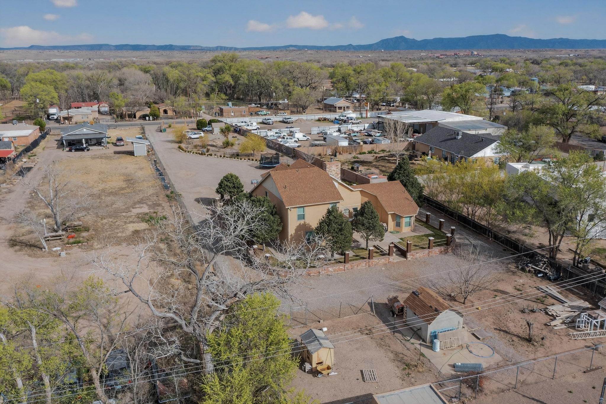 Photo 7 — 7129 Isleta Boulevard SW
