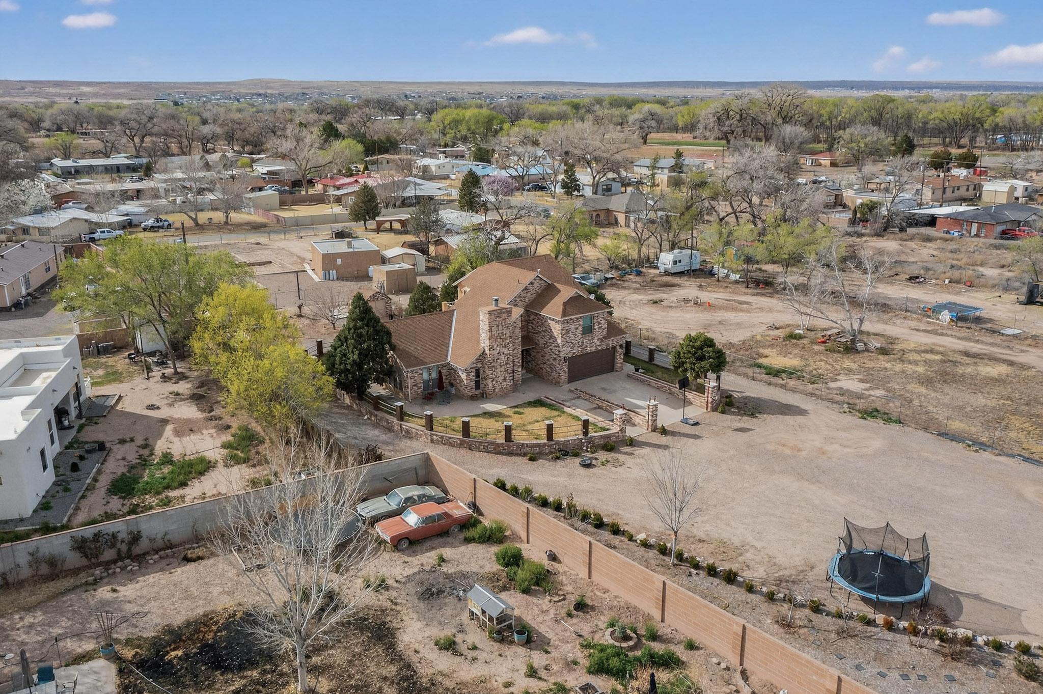 Photo 5 — 7129 Isleta Boulevard SW