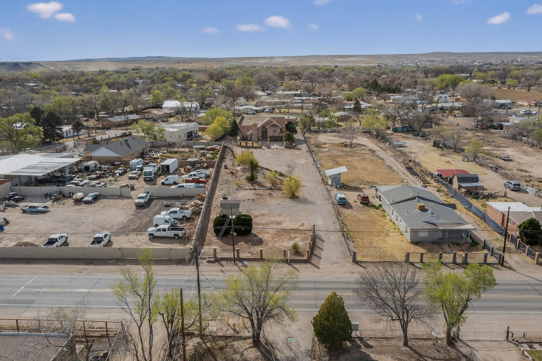 Photo 4 — 7129 Isleta Boulevard SW