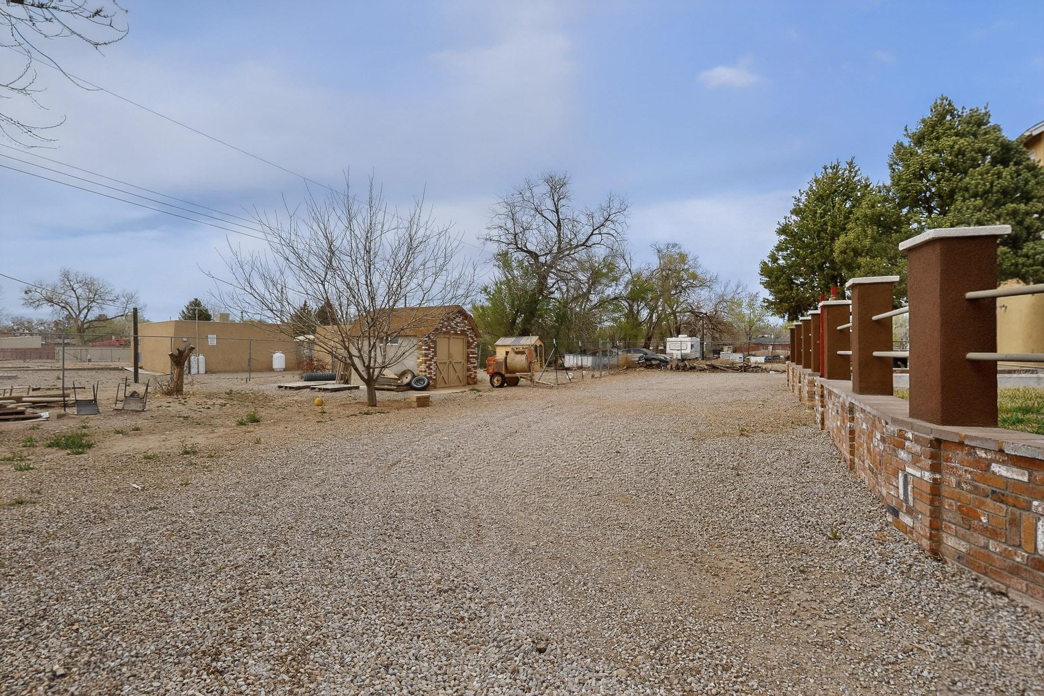 Photo 3 — 7129 Isleta Boulevard SW